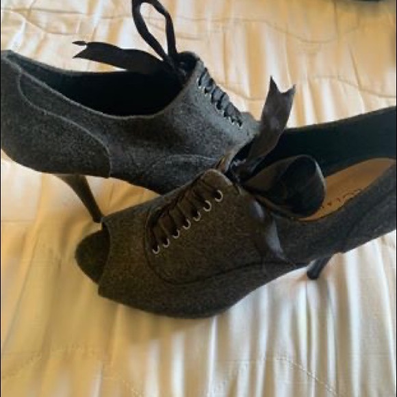 Lauren Conrad lace up Oxford style heels - Picture 3 of 4